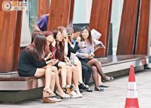 香港: 港大戒煙輔導學生佔七成女性平均13歲吸煙 《東網 on.cc 》